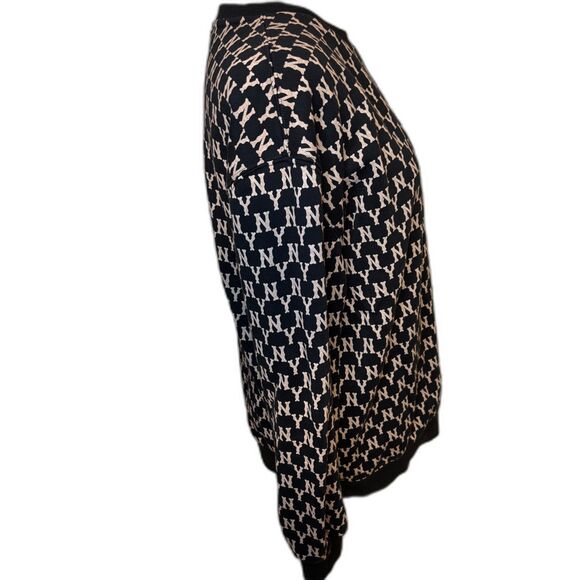 MLB Retro Round Monogram Black White Crew Neck Sweater Womens Sports - Picture 3 of 6